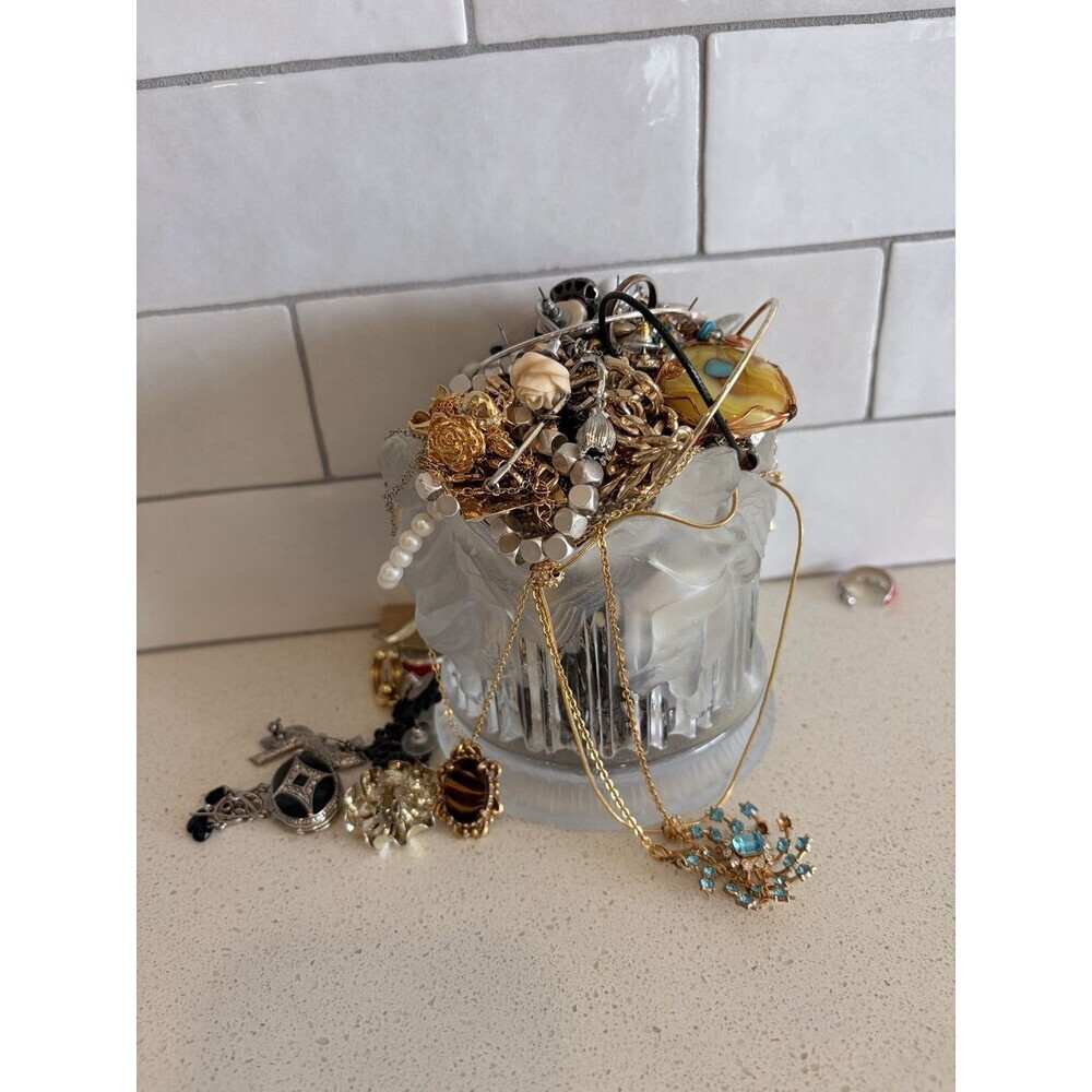Vtg Mystery Jewelry Jar VTG Vase Mixed Metal Gold & Silver Tone Pearls